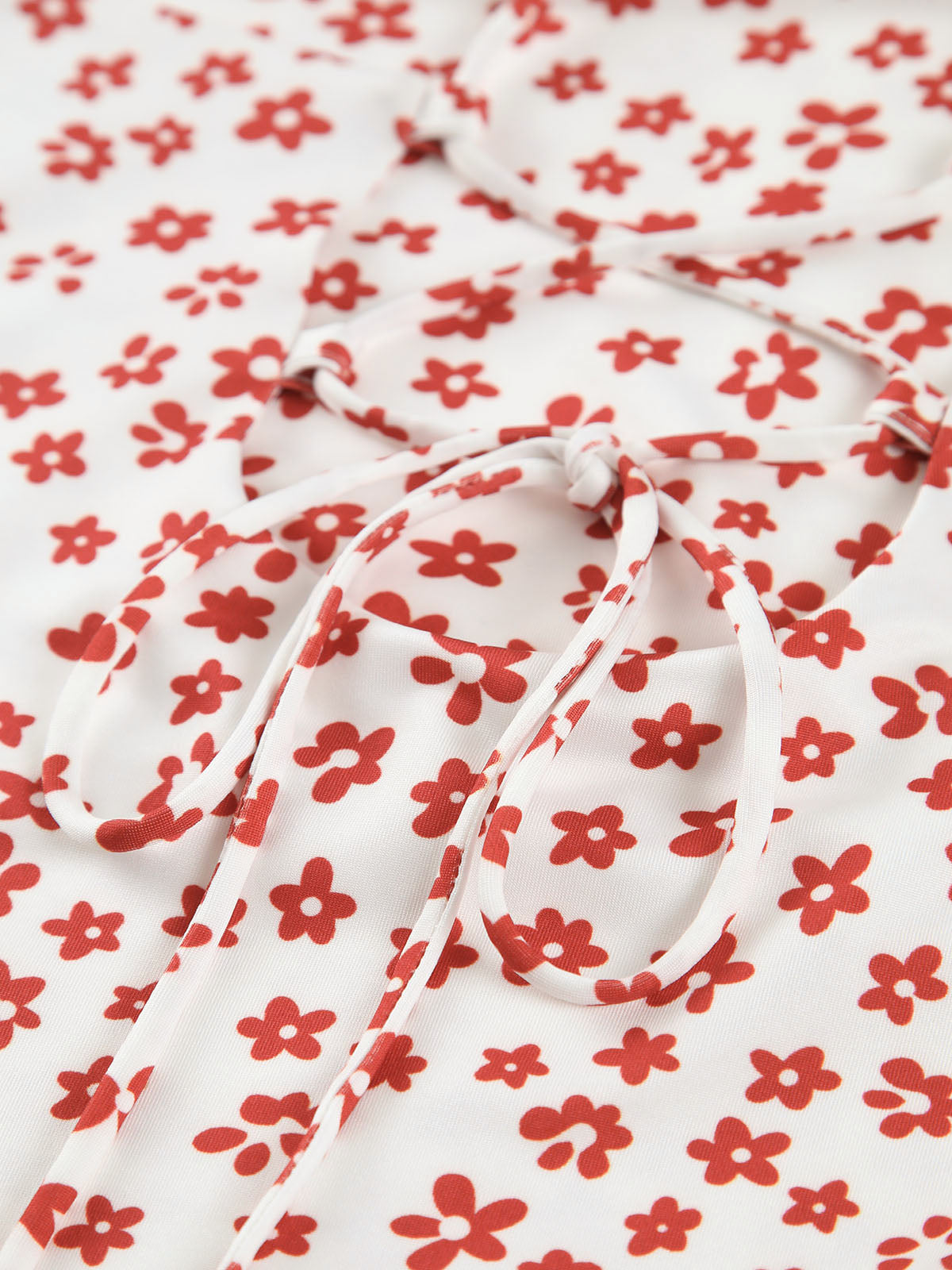 Langes Sommerkleid mit Blumenmuster – Rückenfrei, Fließend