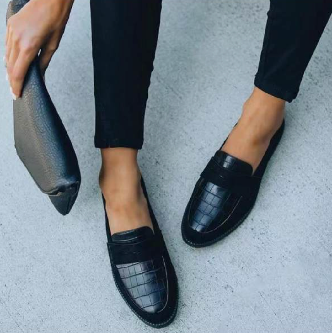Schwarze Loafer mit Krokodilmuster