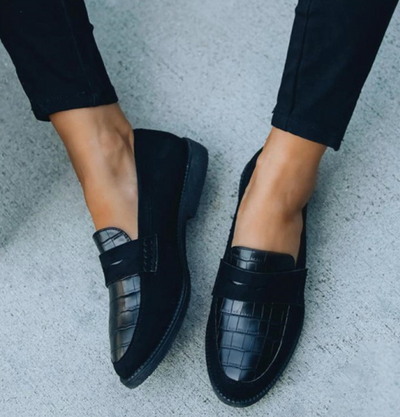Schwarze Loafer mit Krokodilmuster
