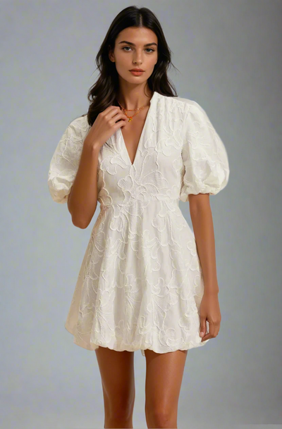 Brigitte – Zeitloses Weißes Kleid Elegant Und Feminin