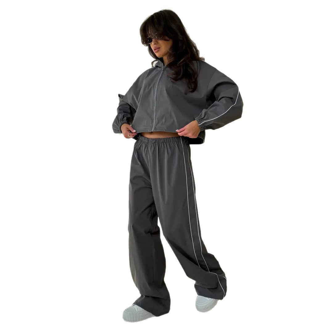 Damen Sportswear-Set mit Kapuze und femininem Schnitt