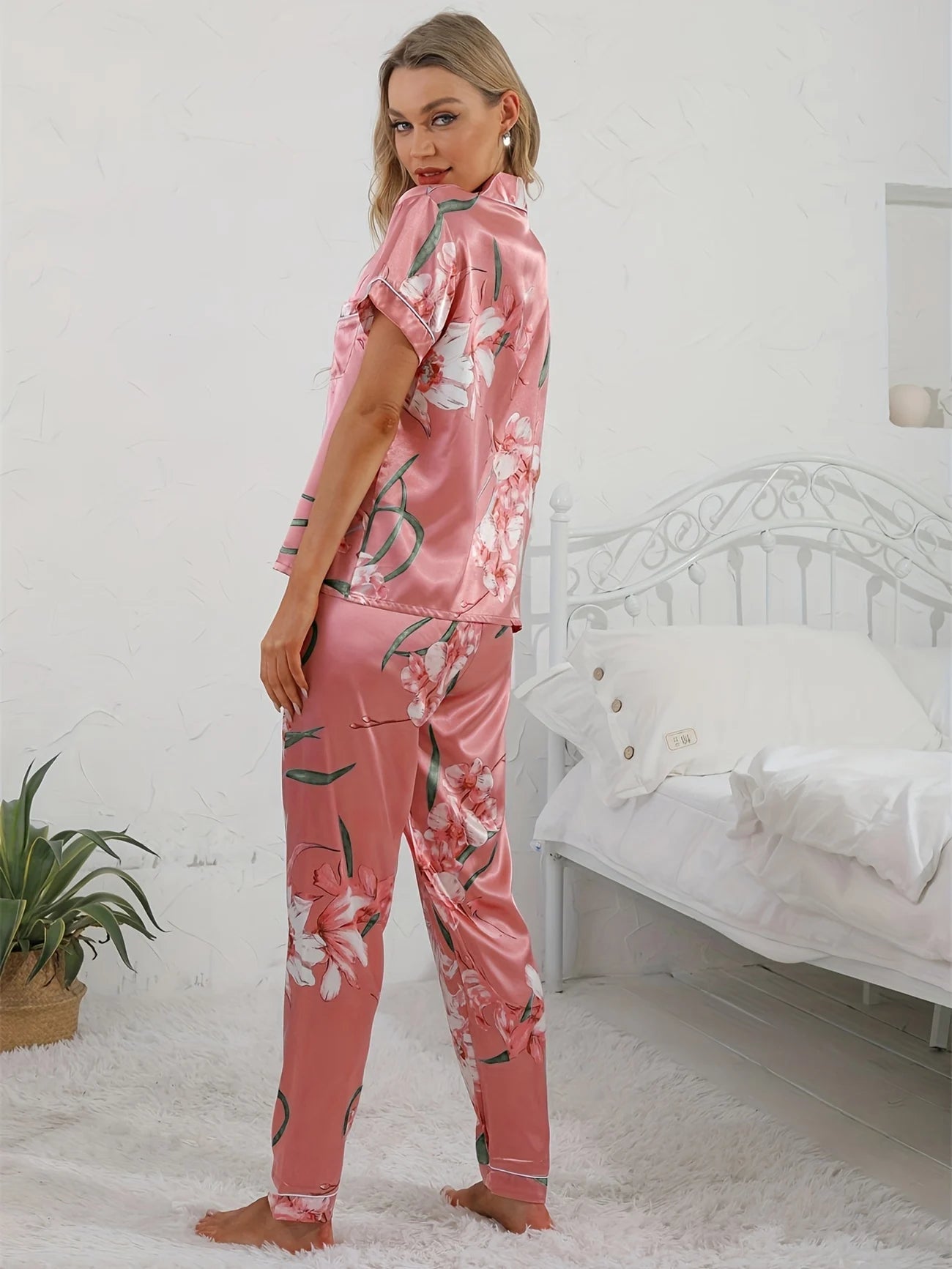 Eleganter Damen Pyjama mit Floralem Design