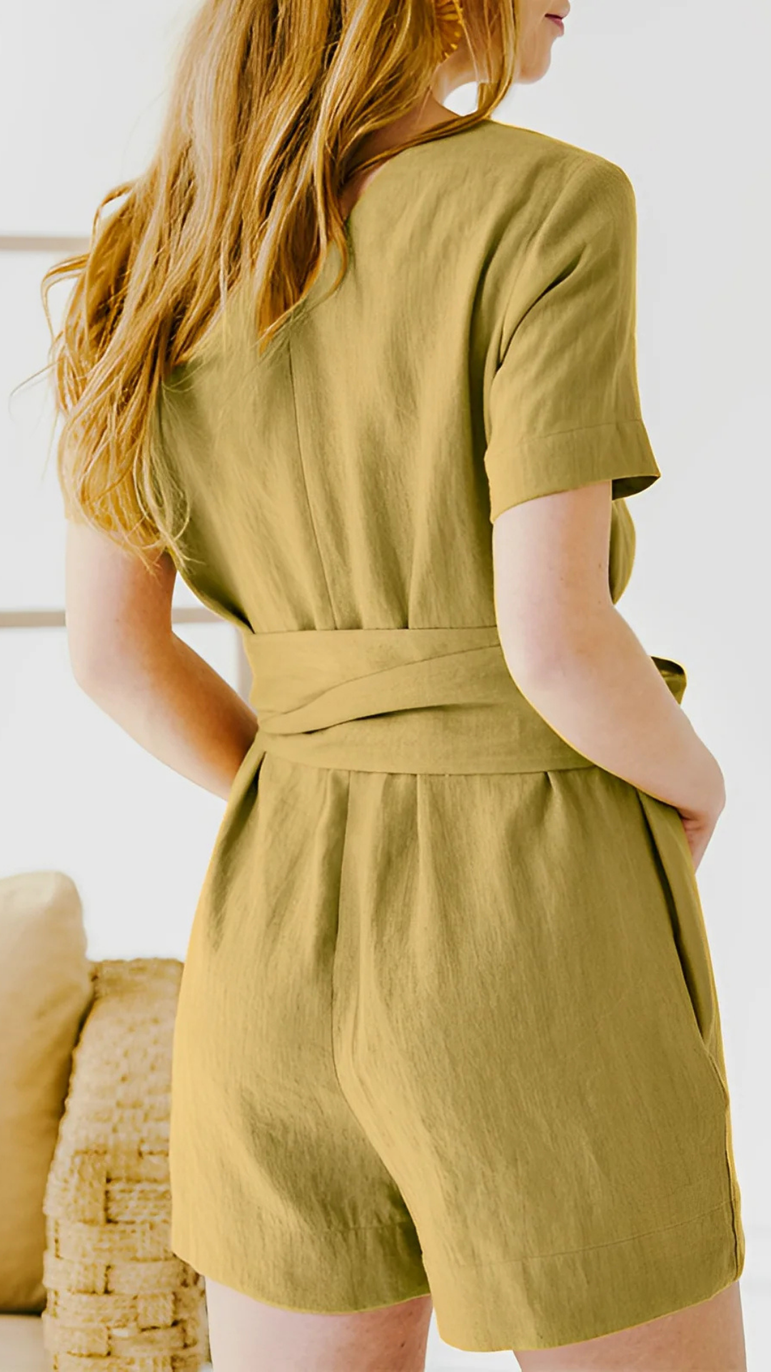 Eva – Schlichte Eleganz im trendigen Jumpsuit für stilvolle Auftritte