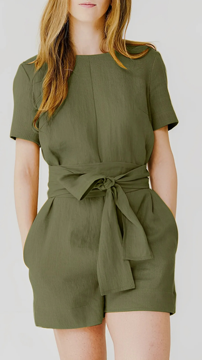 Eva – Schlichte Eleganz im trendigen Jumpsuit für stilvolle Auftritte