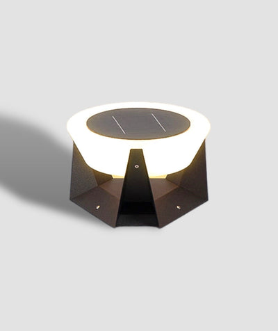 Solarbetriebene LED-Außenlampe mit geometrischem Design