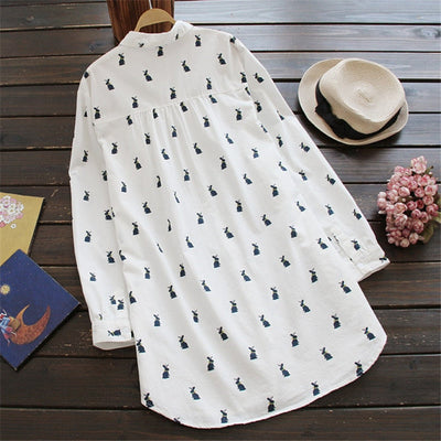 Verspieltes Shirtkleid mit Hasenprint und Reverskragen – Elina