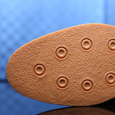 Hochwertige oxford-herrenschuhe aus leder in verschiedenen farben