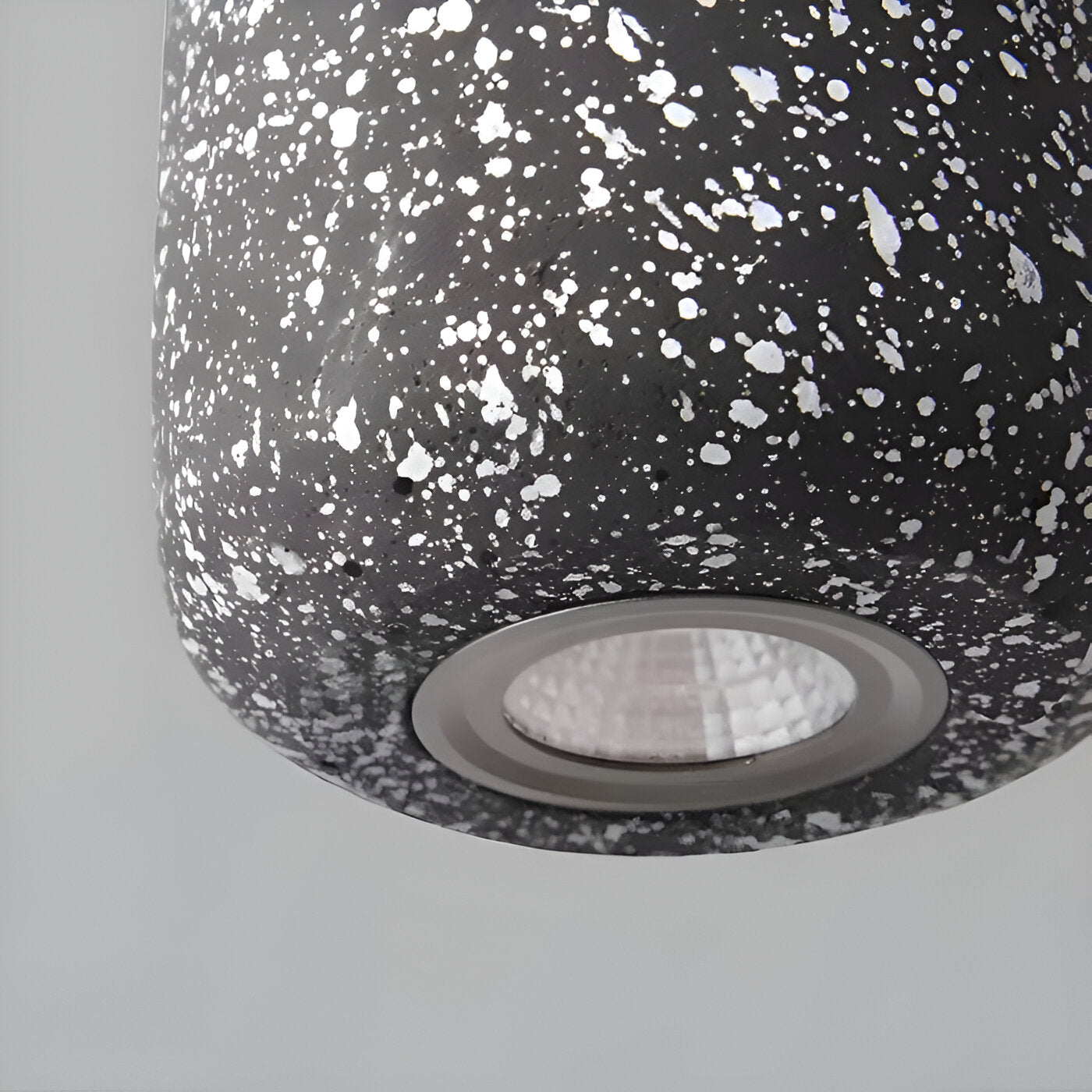 GrayoGlow – Rutschfest hängendes Licht mit einer sanften modernen Kante