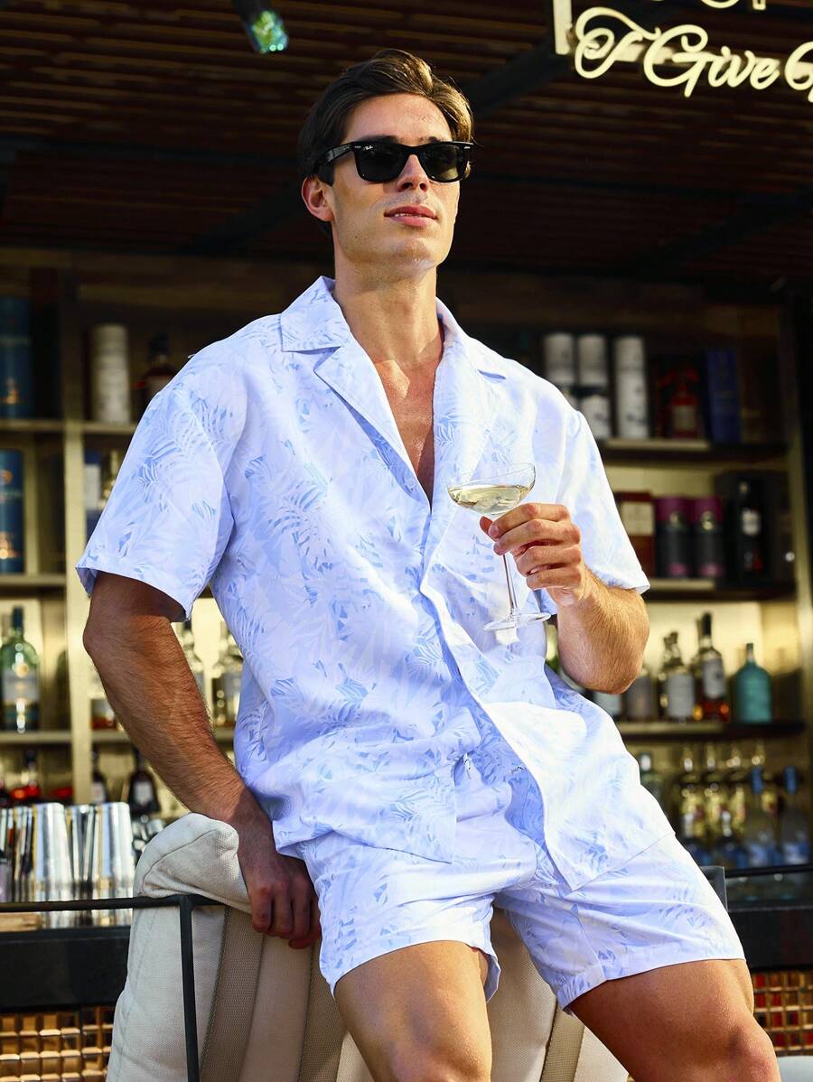 Johann – Herren Set Mit Pflanzenhemd Und Shorts Strandurlaub