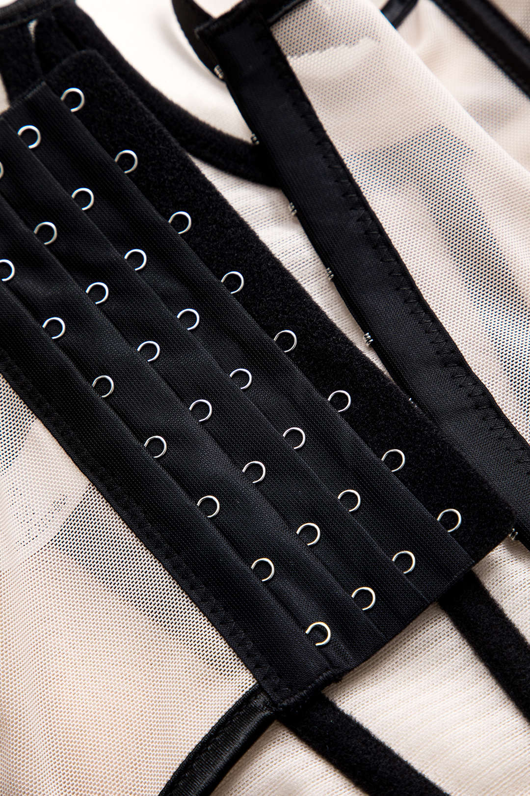 Cecilia | Elegantes Mesh-Korsett-Top mit Kontrastpaspeln