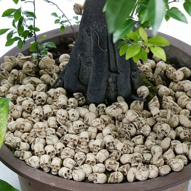 Mini-Skulpturen-Set – 30/50/100 Figuren für Halloween und Gartendekoration