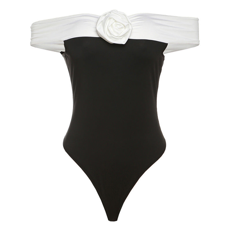 Trendiger Damen Badeanzug mit Schulterfrei-Design & Blumen-Details – Elara