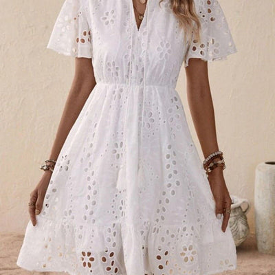 Weißes Sommerkleid mit Broderie – Kurzarm-Kleid aus Baumwolle im Boho-Stil