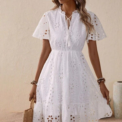 Weißes Sommerkleid mit Broderie – Kurzarm-Kleid aus Baumwolle im Boho-Stil