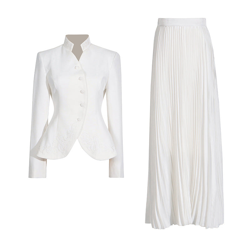 Nicole – Zweiteiliges Set mit dreidimensionaler Stickerei und hoch tailliertem Faltenrock