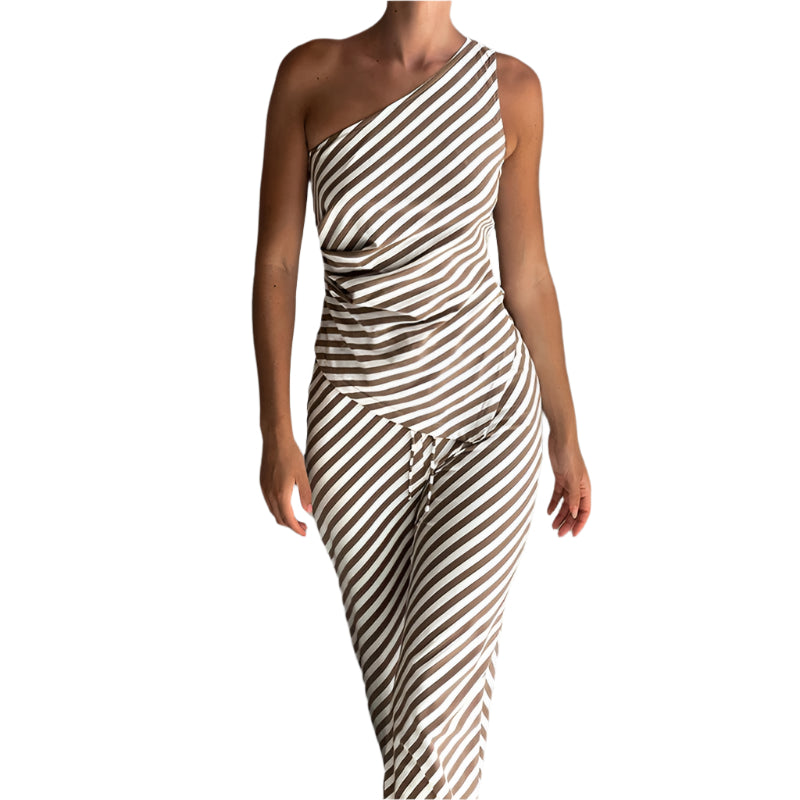 Andrea - Asymmetrischer Schnitt und elegantes Taillenset