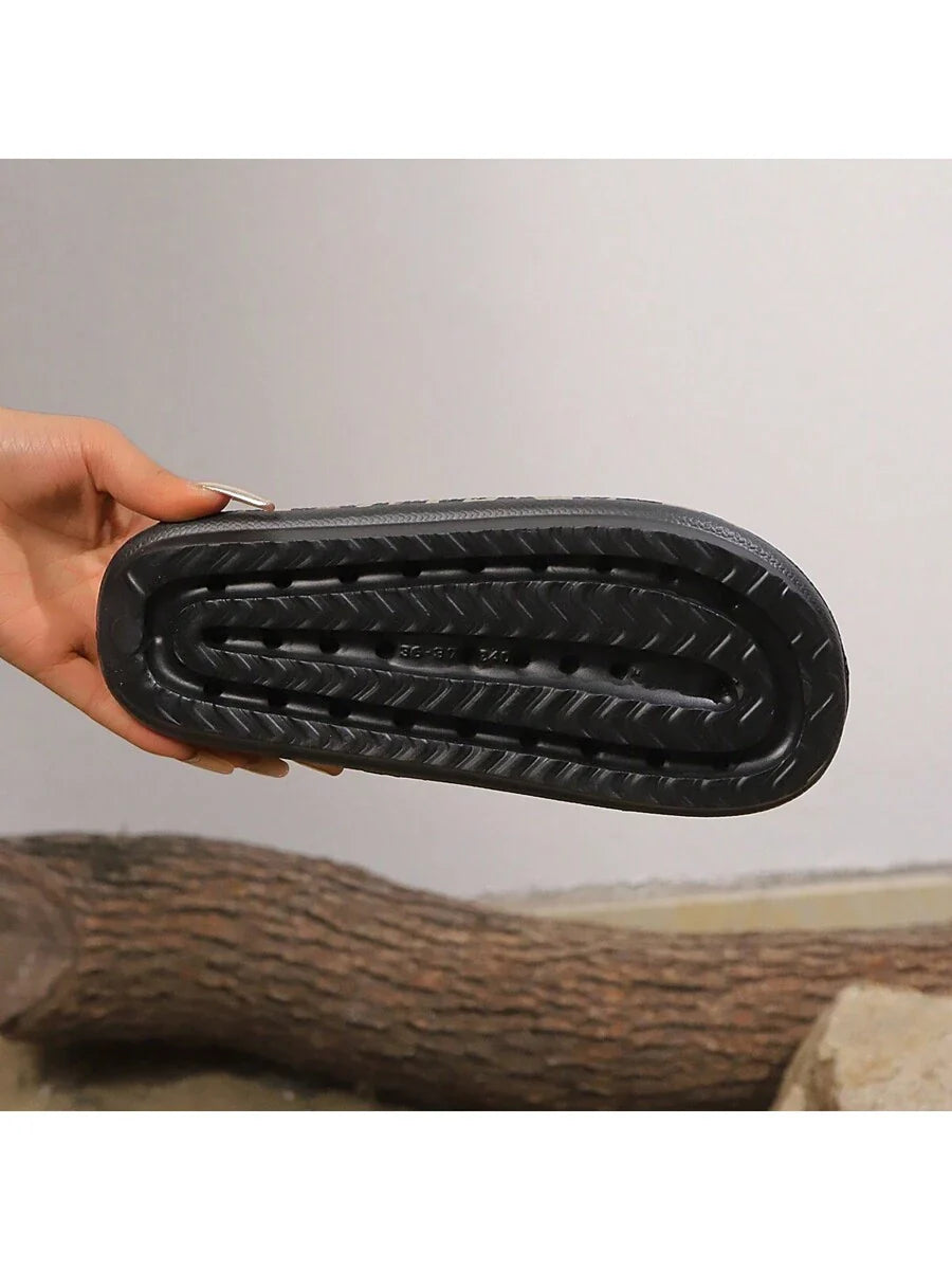 Oda – Dicksohlige Damen Pantoffeln Rutschfest Mit Leopardenmuster