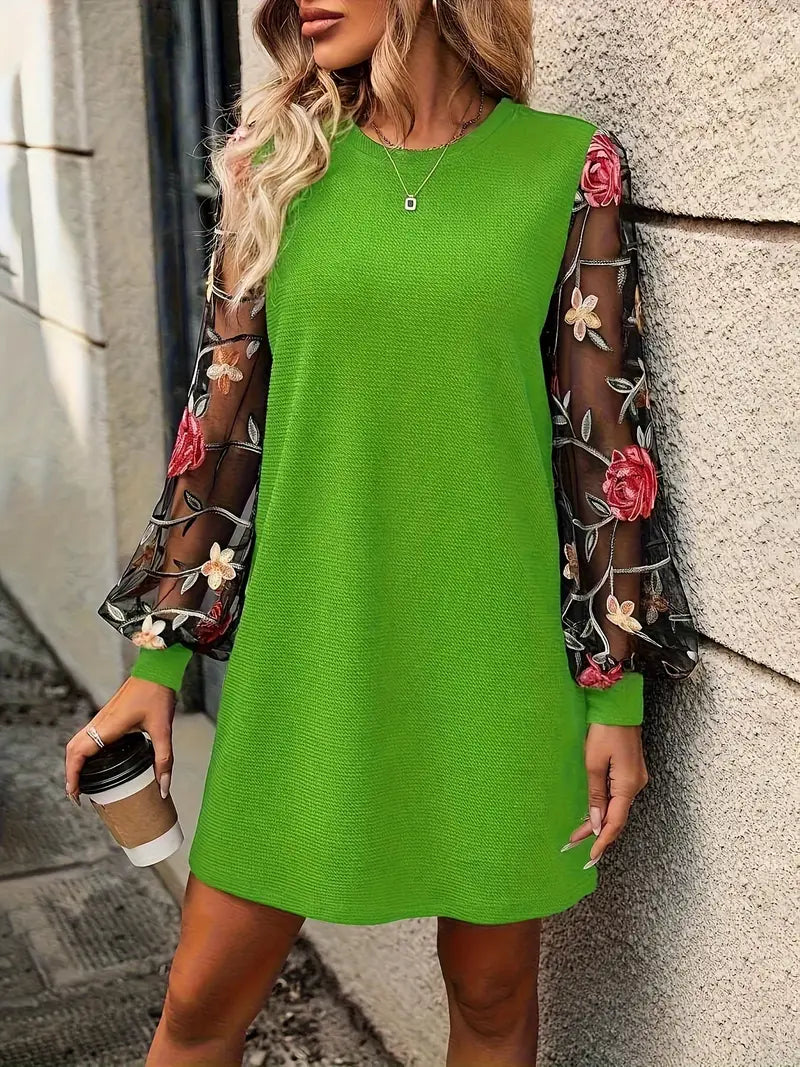 Quendel – Kleid mit floralen Netzärmeln