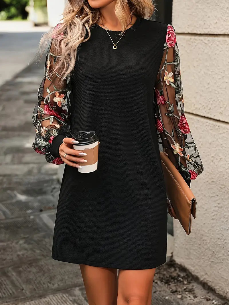 Quendel – Kleid mit floralen Netzärmeln