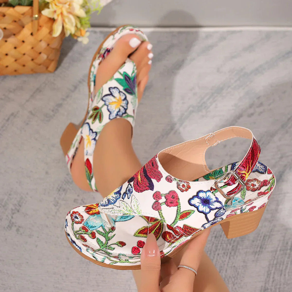 Damen Sandalen mit Blumenmuster und Blockabsatz – Yasmina