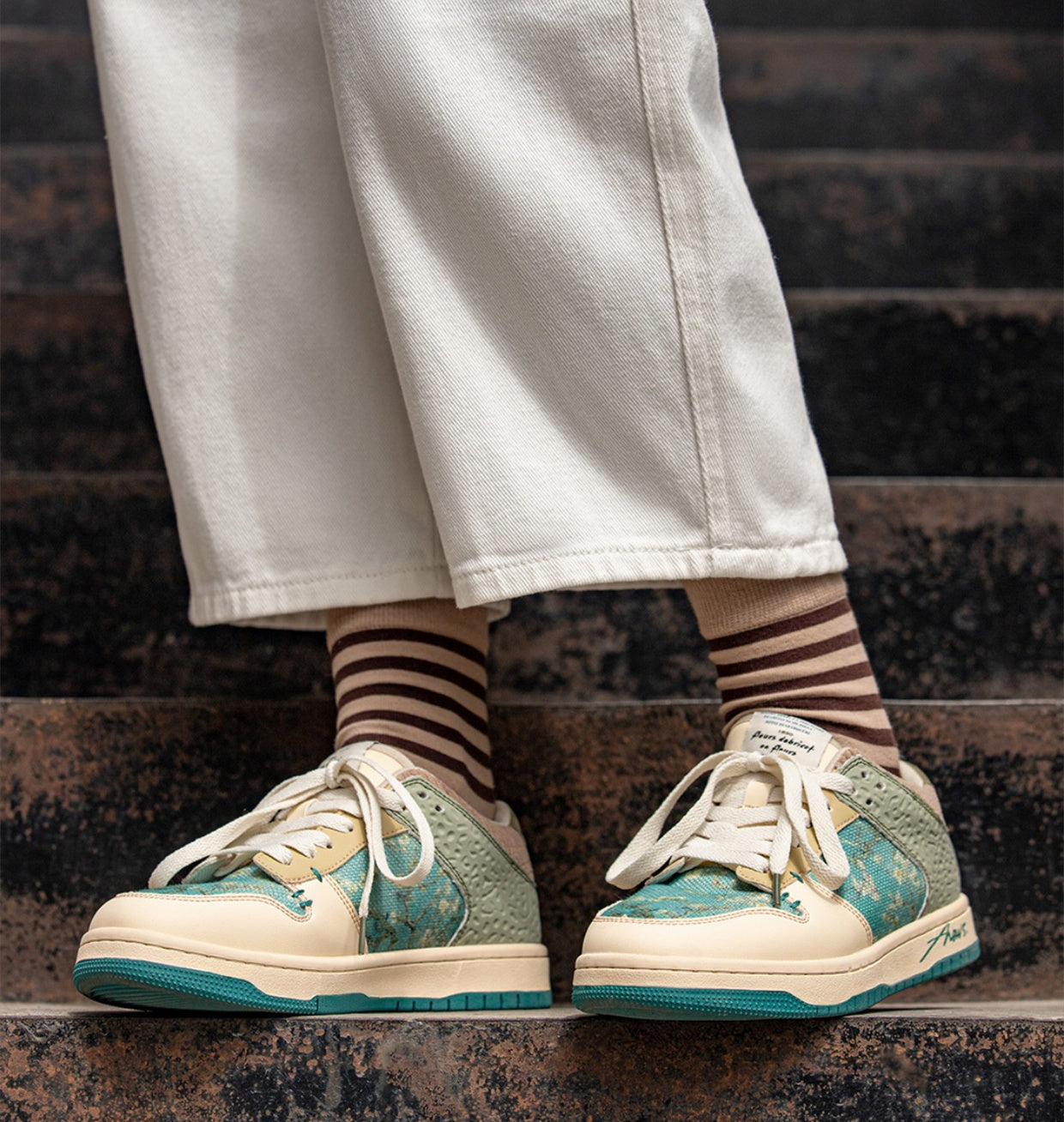 Stilvolle Damen & Herren Kunst-Sneakers mit Mandelblüten-Print – Arta