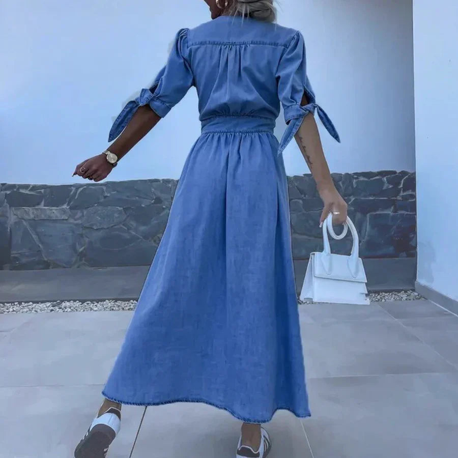 Damen-Maxikleid aus Denim mit V-Ausschnitt und kurzen Ärmeln