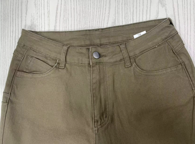 Damen-High-Waist-Jeans mit Schlag und Raw-Hem