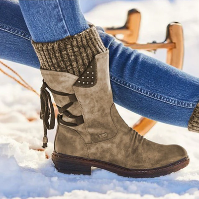 Kuschelige, wadenhohe schneestiefel für winterkomfort für frauen