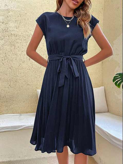 Elegantes sommerkleid mit taillenbund und fließender a-linie