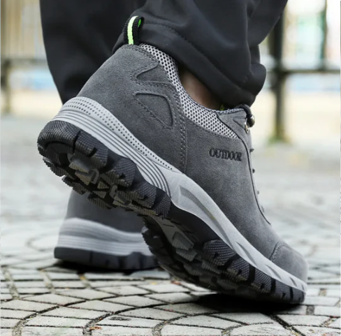 Robuste orthopädische Turnschuhe