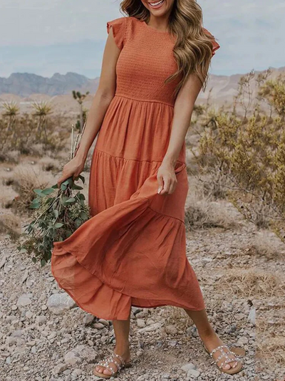 Elegantes sommerkleid - rüschendetails, taschen