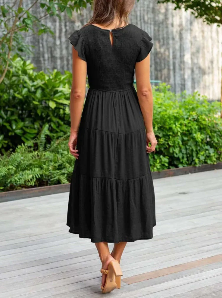 Elegantes sommerkleid - rüschendetails, taschen