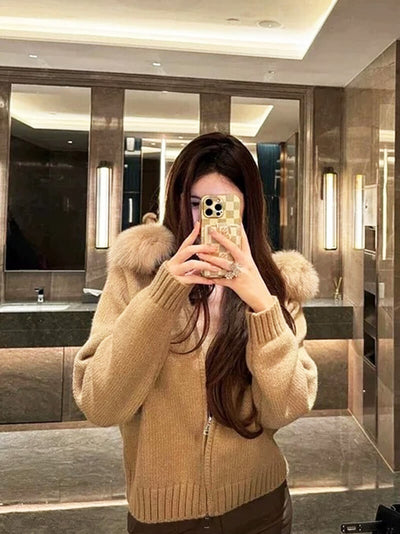 Damen Strickjacke Grau mit Kapuze und Kunstpelz – Warme Winterjacke