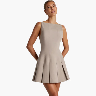 Rückenfreies Mini Faltenkleid - Für Damen mit Eleganzfaktor