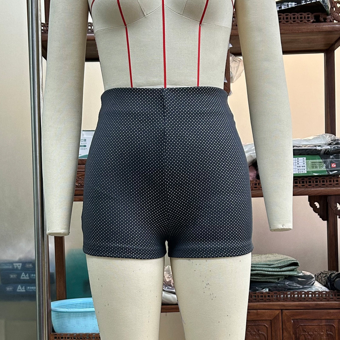 Helen – Glänzende Heiße Shorts für Damen