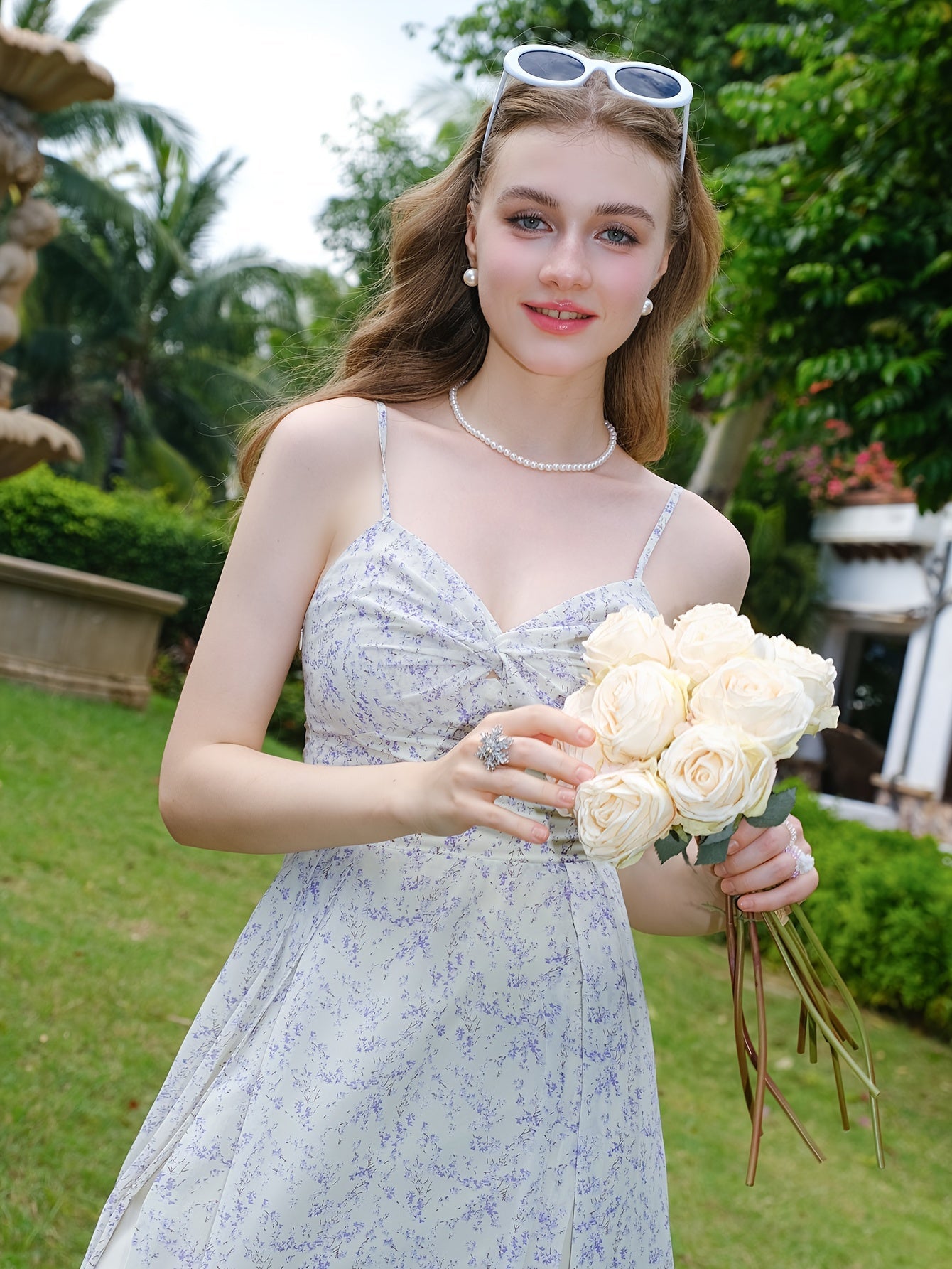 Elegantes Spaghettiträgerkleid mit Allover-Print – Geschlitztes, rückenfreies