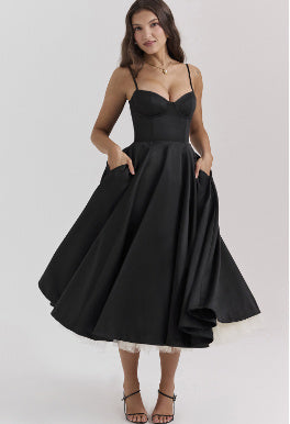 Georgina – Figurbetontes Korsettkleid mit Stahlring und Schwingrock