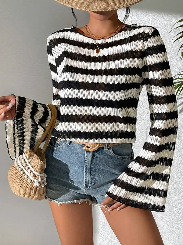 Dana - elegantes gestreiftes t-shirt mit ausschnitt und glockenärmeln für damen