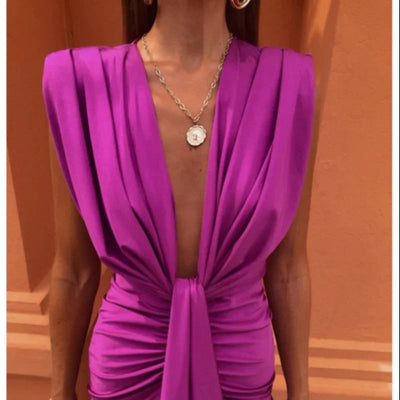 Gillian – Spitzenkleid mit hohem Taillenbund und V-Ausschnitt