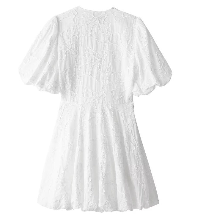 Tara – Fluffiges Kleid mit Stickerei