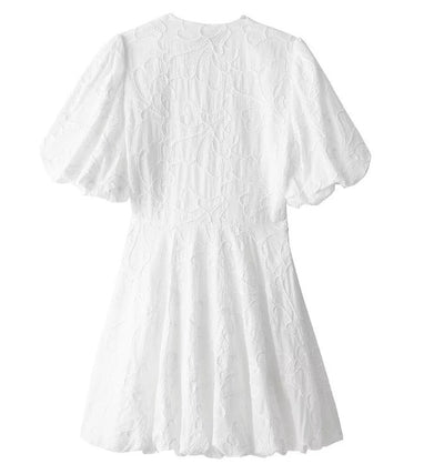 Tara – Fluffiges Kleid mit Stickerei