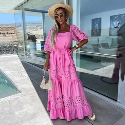 Sandra – Lässiges Kleid mit Spitzenbesatz und Taillenbindung