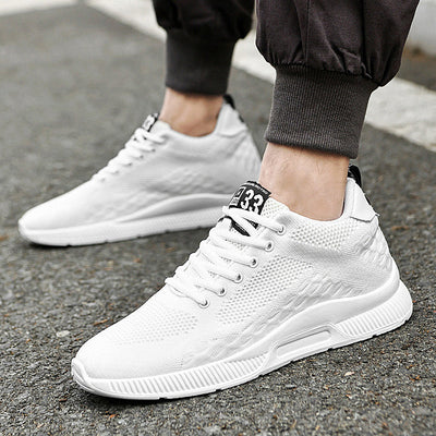 Bequeme herren-sneaker mit absatz