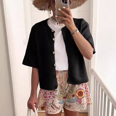 Amy – Strickjacke mit halboffenem Kragen und Knöpfen