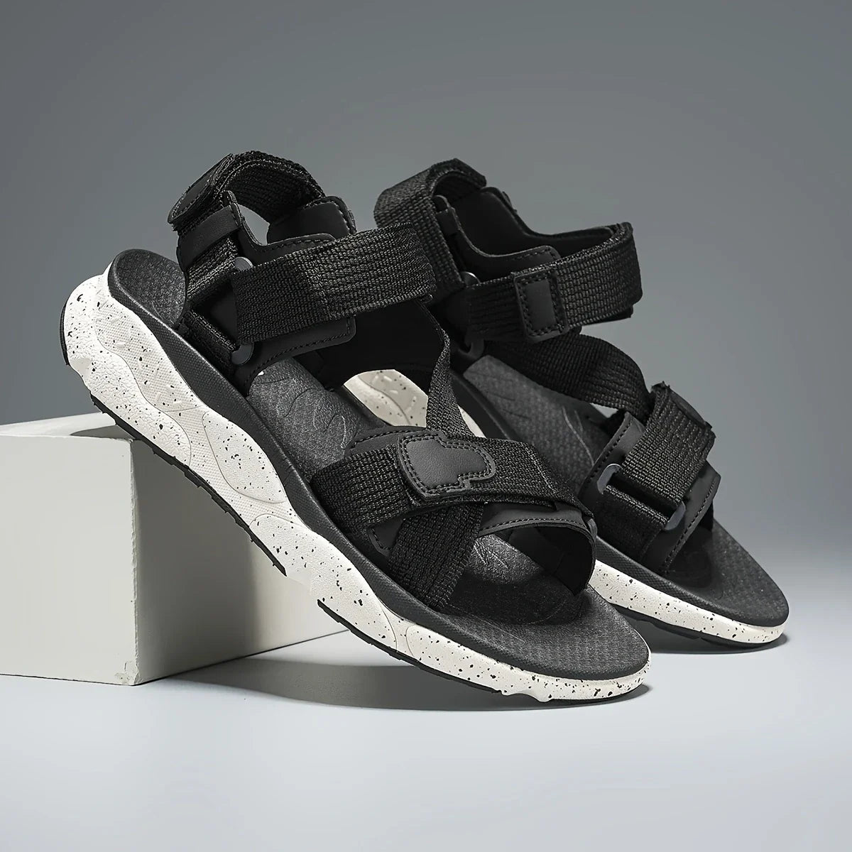 Melvin - Rutschfeste Sandalen mit Haken und Ösen für Männer