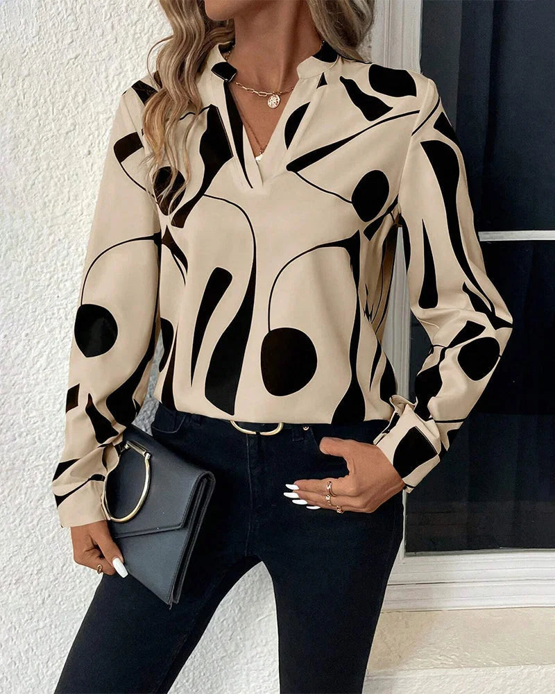 Damenbluse mit grafischem Muster und Stehkragen