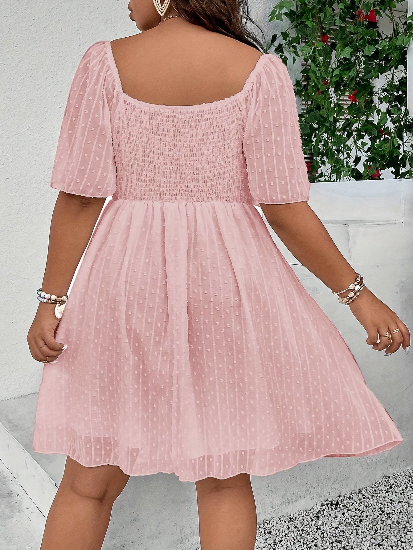Plus-Size Sommerkleid – Elegantes Kleid mit Schweizer Punkten & Spitzenbesatz