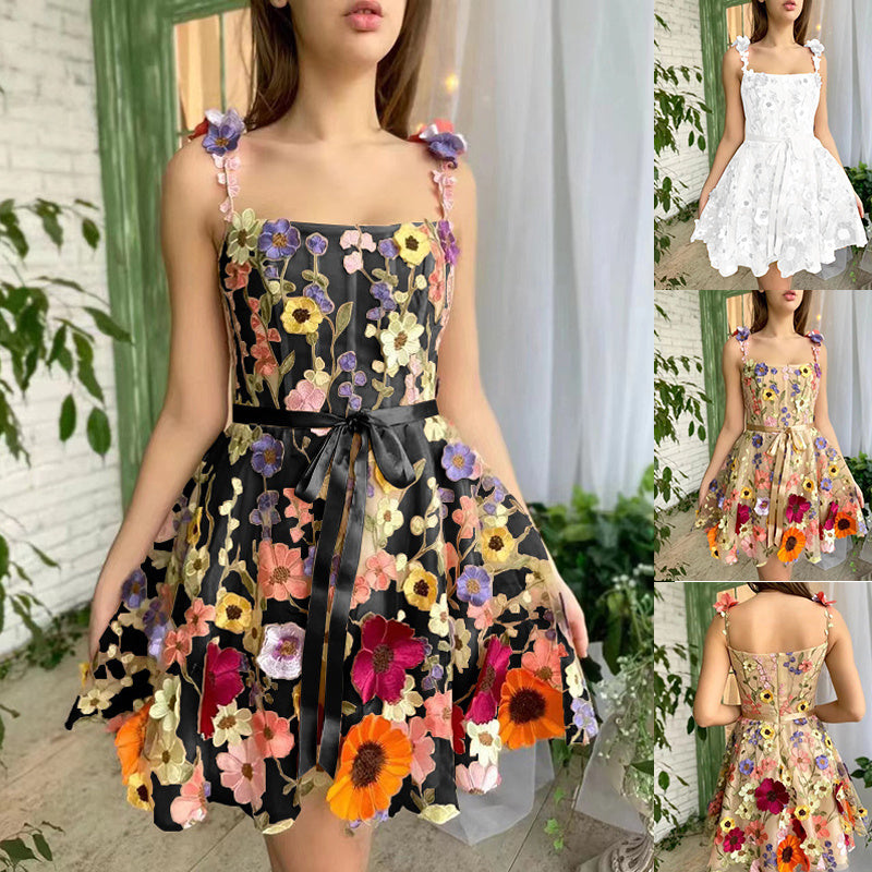 Brisa | Sommerkleid mit geprägter Blumenstickerei