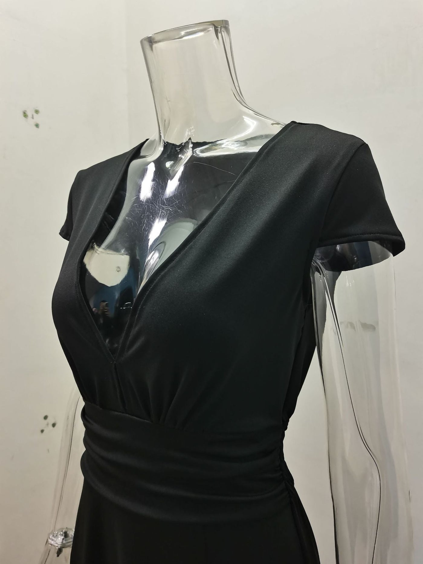 Elegantes Damen-Maxikleid mit Schlitz und V-Ausschnitt – Perfekt für Sommerabende