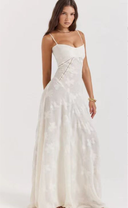 Julie – Elegantes Abendkleid aus Spitze mit Trägern